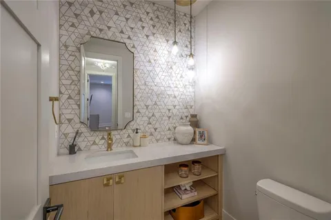 $1,350,000 | 6009 Northwest 58th Street, Kansas City, MO 64151