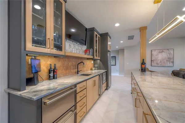 $1,295,000 | 6009 Northwest 58th Street, Kansas City, MO 64151