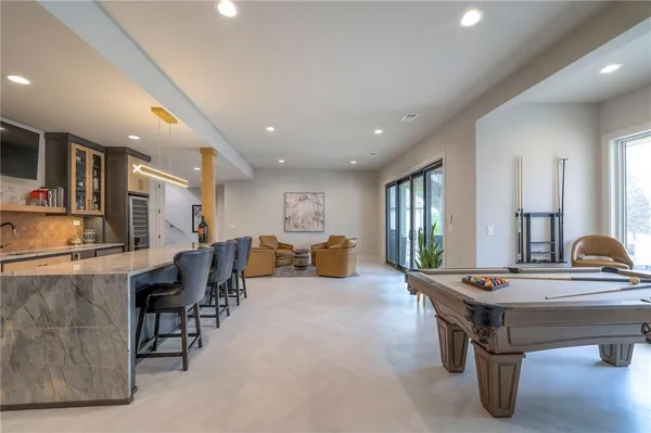 $1,295,000 | 6009 Northwest 58th Street, Kansas City, MO 64151