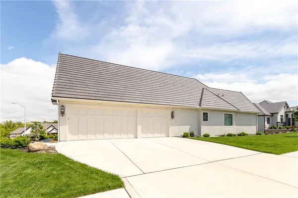 $1,295,000 | 6009 Northwest 58th Street, Kansas City, MO 64151