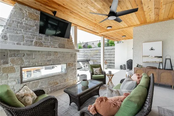 $1,295,000 | 6009 Northwest 58th Street, Kansas City, MO 64151