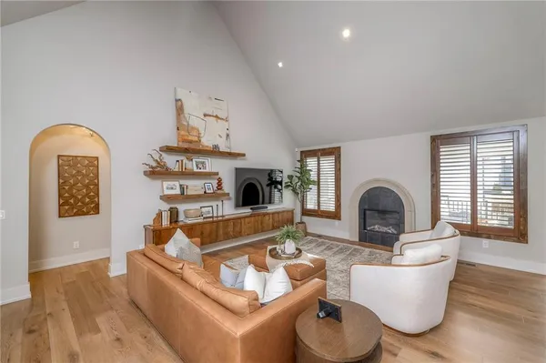 $1,295,000 | 6009 Northwest 58th Street, Kansas City, MO 64151