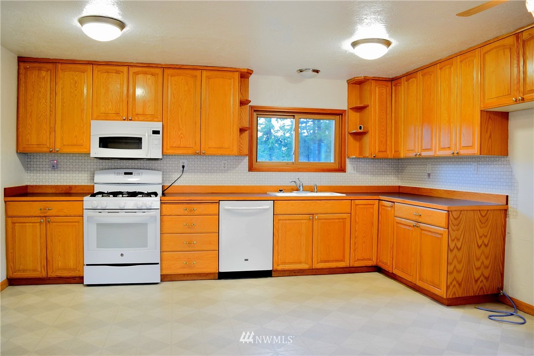 80 Southeast Collier Road Shelton, WA 98584 - Photo 3 of 25 Gallery Image 3