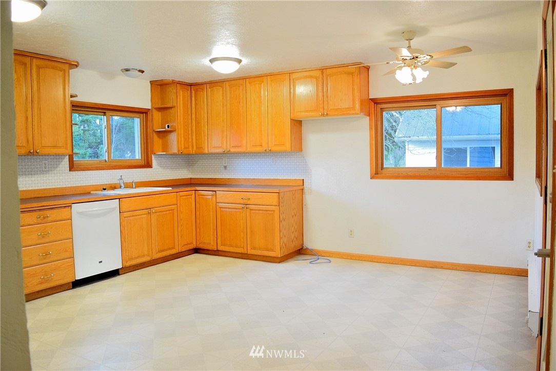 80 Southeast Collier Road Shelton, WA 98584 - Photo 4 of 25 Gallery Image 4