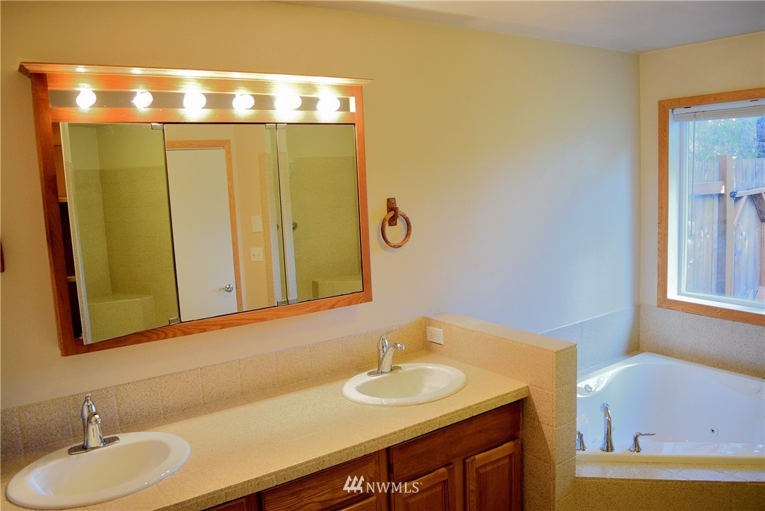 80 Southeast Collier Road Shelton, WA 98584 - Photo 9 of 25 Gallery Image 9
