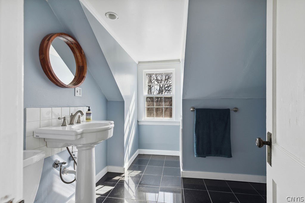 334 Berkeley Drive Syracuse, NY 13210 - Photo 38 of 47