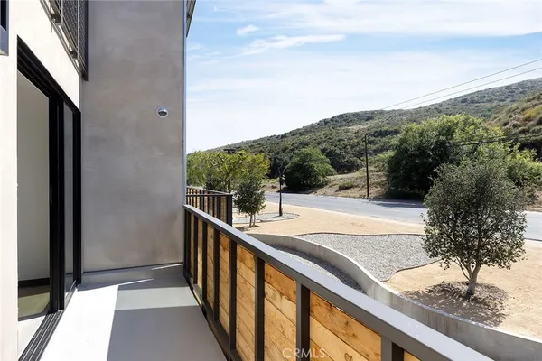 a view of entryway with a front door