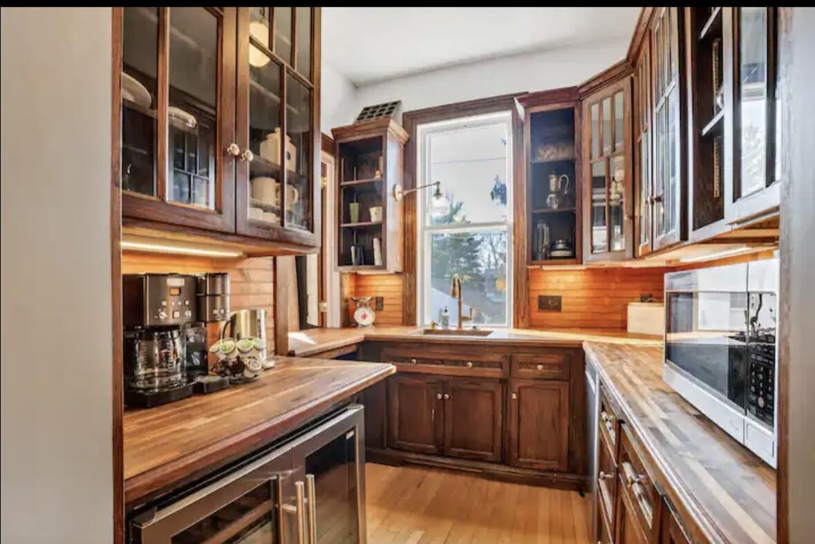 1520 College Avenue Racine, WI 53403 - Photo 13 of 36 Kitchenette 1