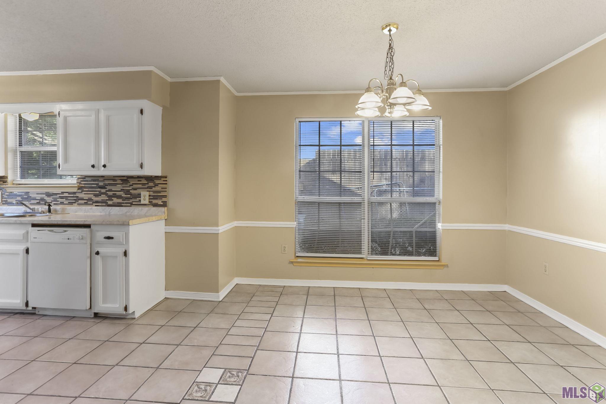 7880 Bayou Fountain Avenue Baton Rouge, LA 70820 - Photo 3 of 23