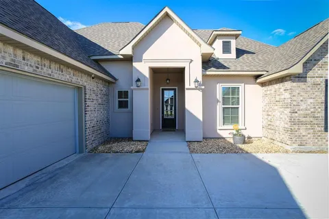 $311,900 | 3215 Rosehill Drive, Lake Charles, LA 70607