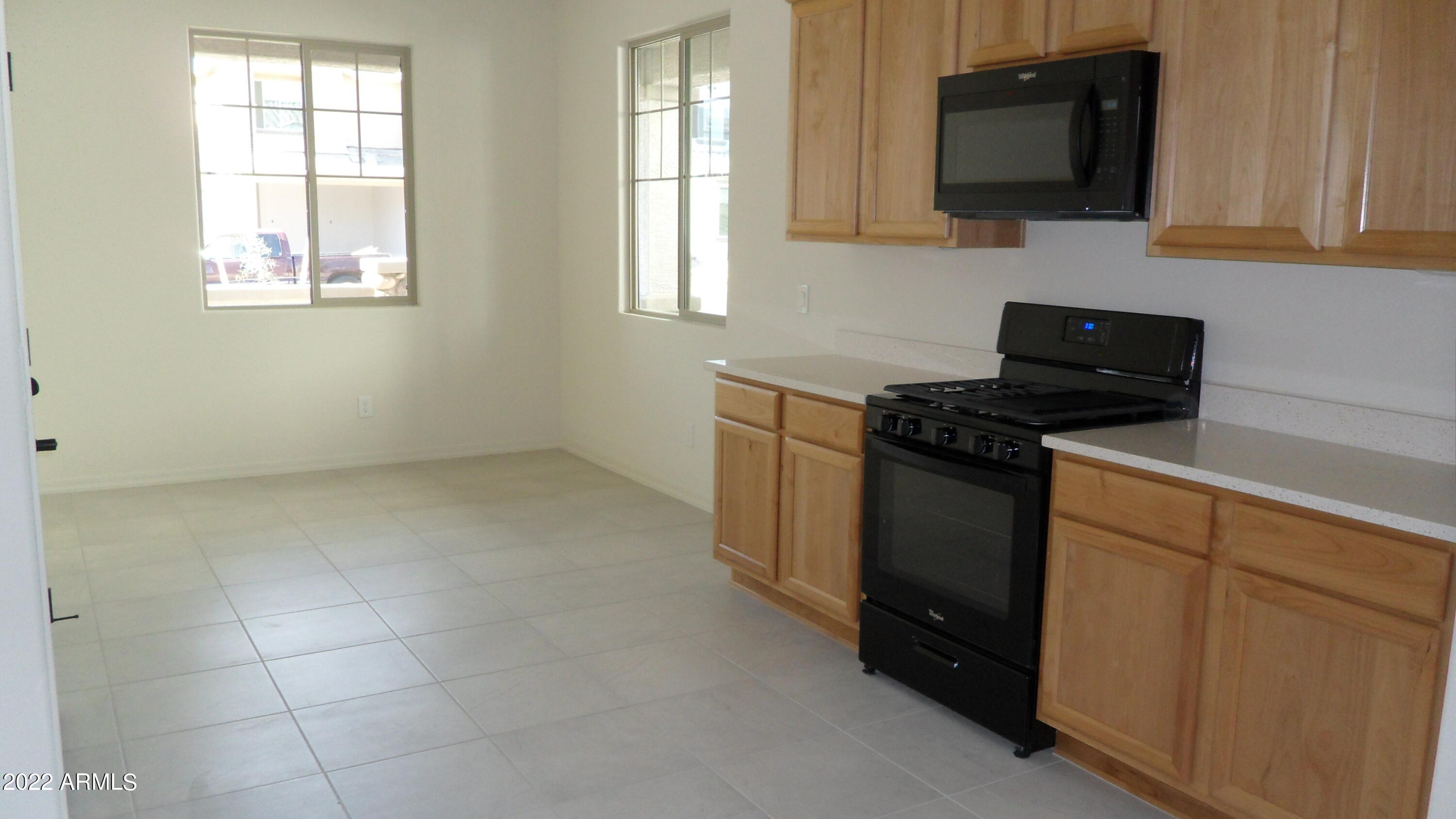 5613 North 87th Drive Glendale, AZ 85305 - Photo 5 of 16 breakfast area