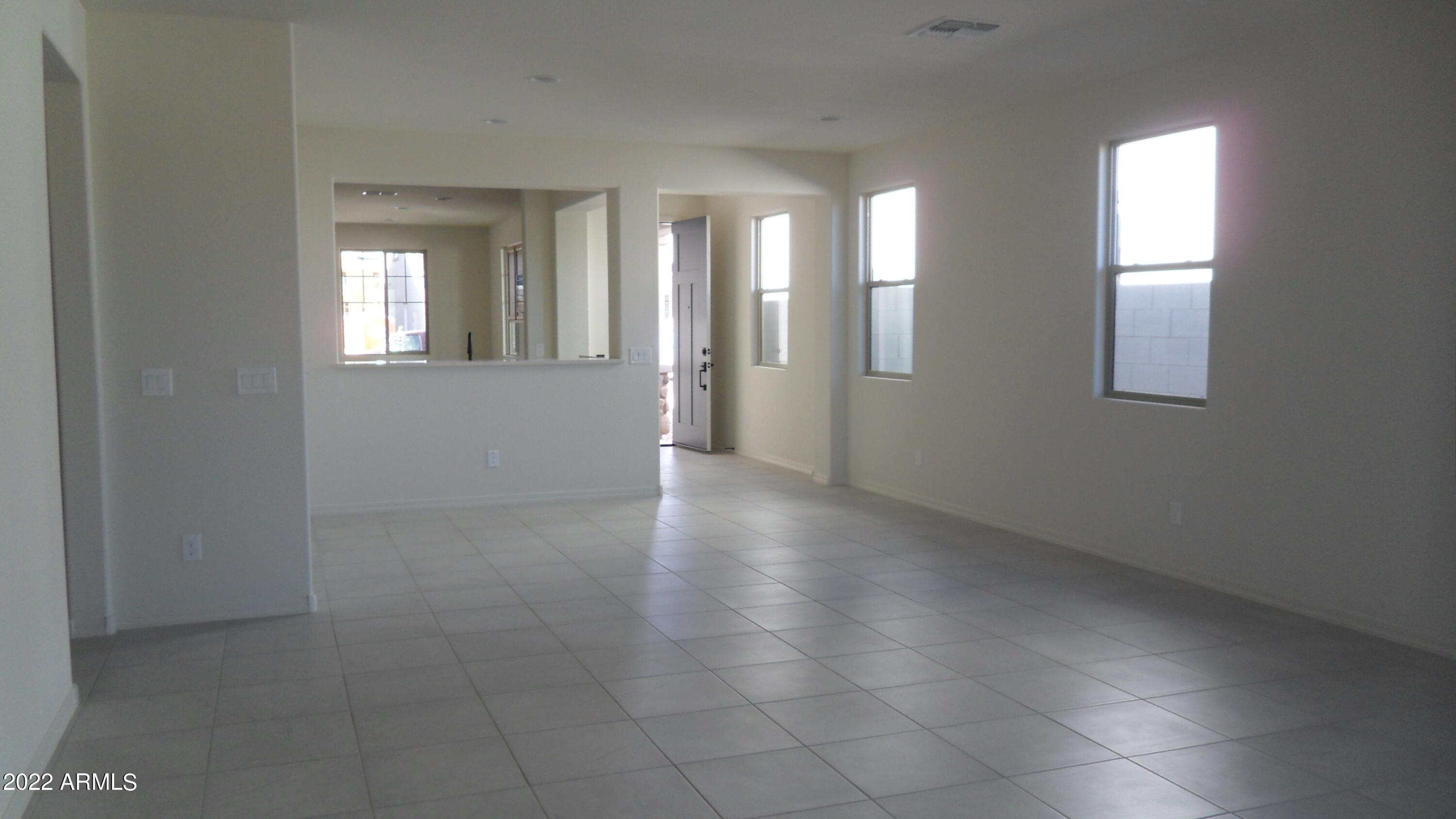 5613 North 87th Drive Glendale, AZ 85305 - Photo 7 of 16 living room
