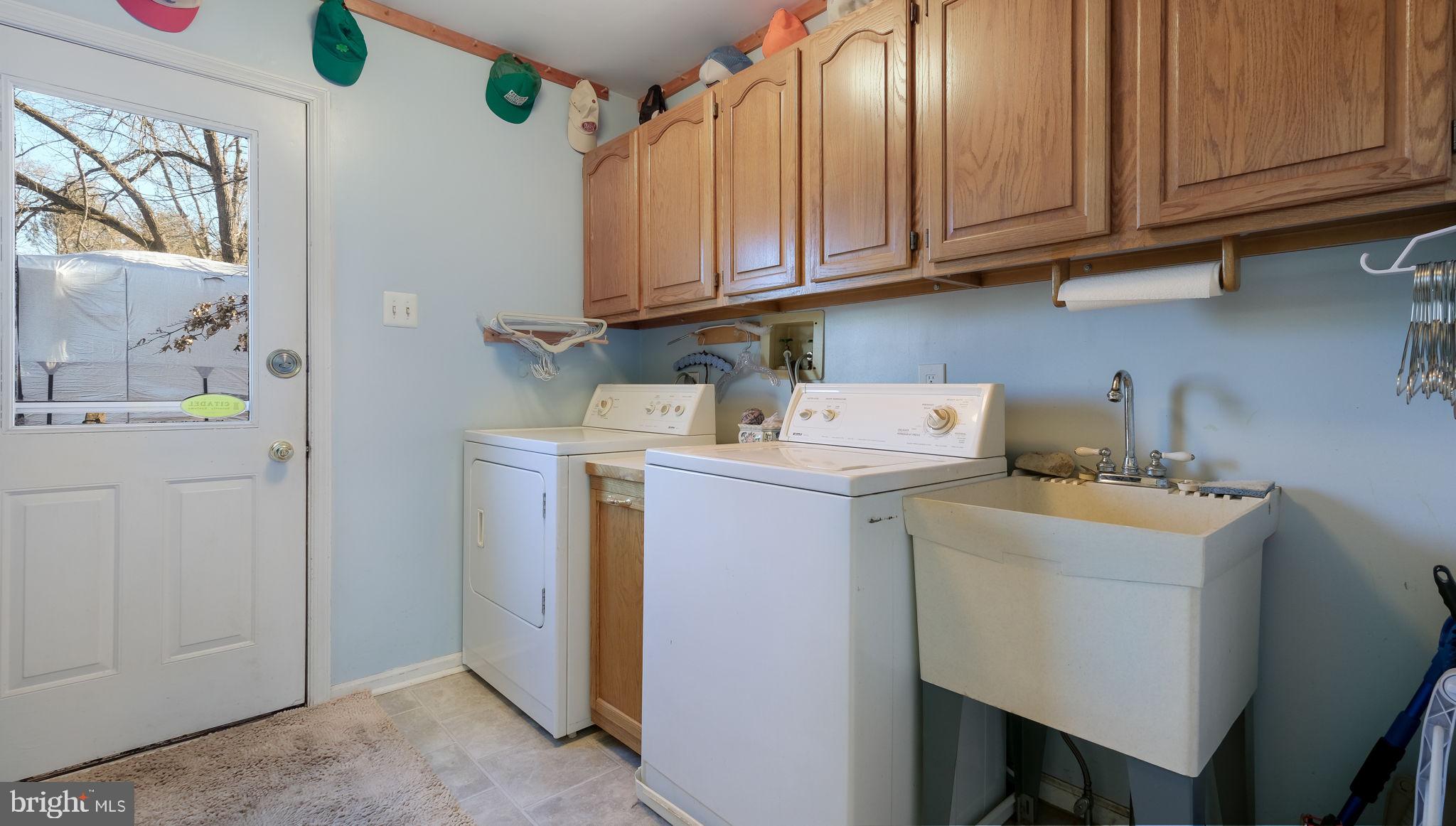 1267 Holly Road Warrington, PA 18976 - Photo 20 of 42 a utility room with dryer and washer