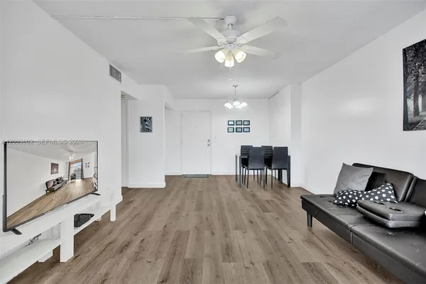 $1,950 | 200 172nd Street, Unit 514, Sunny Isles Beach, FL 33160