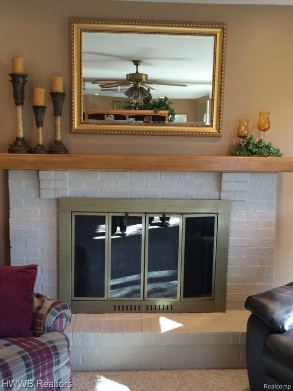 885 Beryl Court Rochester, MI 48307 - Photo 11 of 30 Mantle.jpg