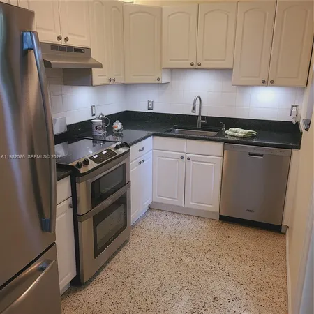 $2,400 | 1601 Northeast 17th Terrace, Unit 2, Fort Lauderdale, FL 33305