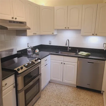 $2,400 | 1601 Northeast 17th Terrace, Unit 2, Fort Lauderdale, FL 33305