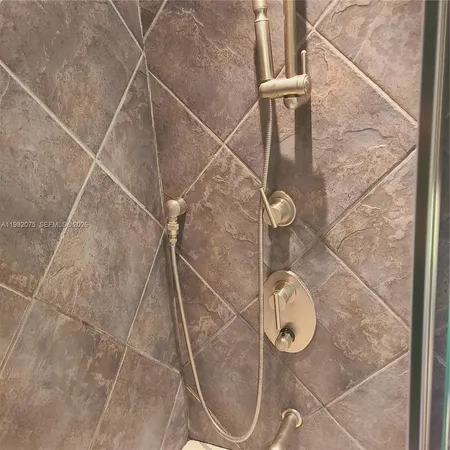 $2,400 | 1601 Northeast 17th Terrace, Unit 2, Fort Lauderdale, FL 33305