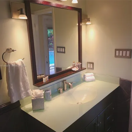 $2,400 | 1601 Northeast 17th Terrace, Unit 2, Fort Lauderdale, FL 33305