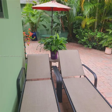 $2,400 | 1601 Northeast 17th Terrace, Unit 2, Fort Lauderdale, FL 33305