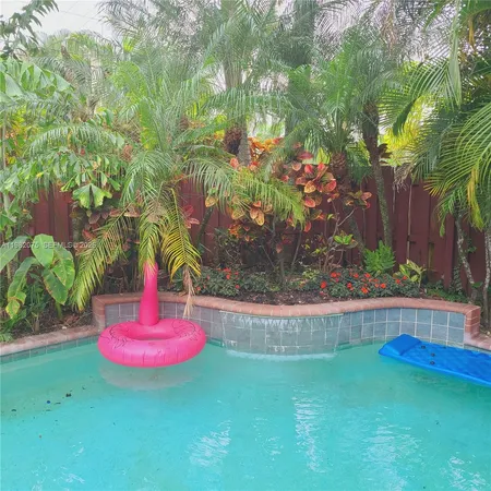 $2,400 | 1601 Northeast 17th Terrace, Unit 2, Fort Lauderdale, FL 33305