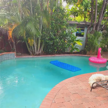 $2,400 | 1601 Northeast 17th Terrace, Unit 2, Fort Lauderdale, FL 33305