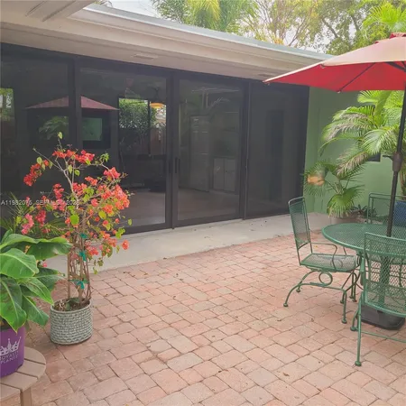 $2,400 | 1601 Northeast 17th Terrace, Unit 2, Fort Lauderdale, FL 33305