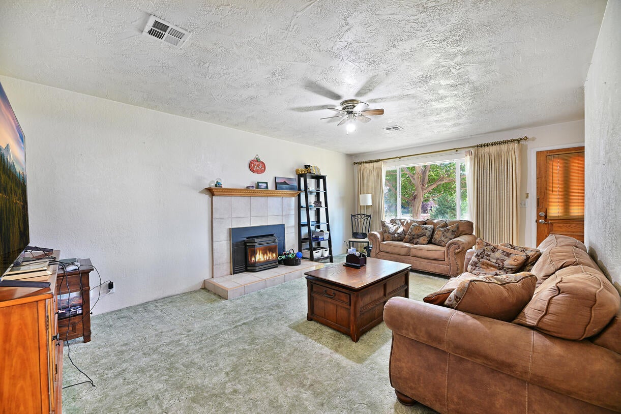 1801 Roberts Road Medford, OR 97504 - Photo 6 of 15 DSC_1468