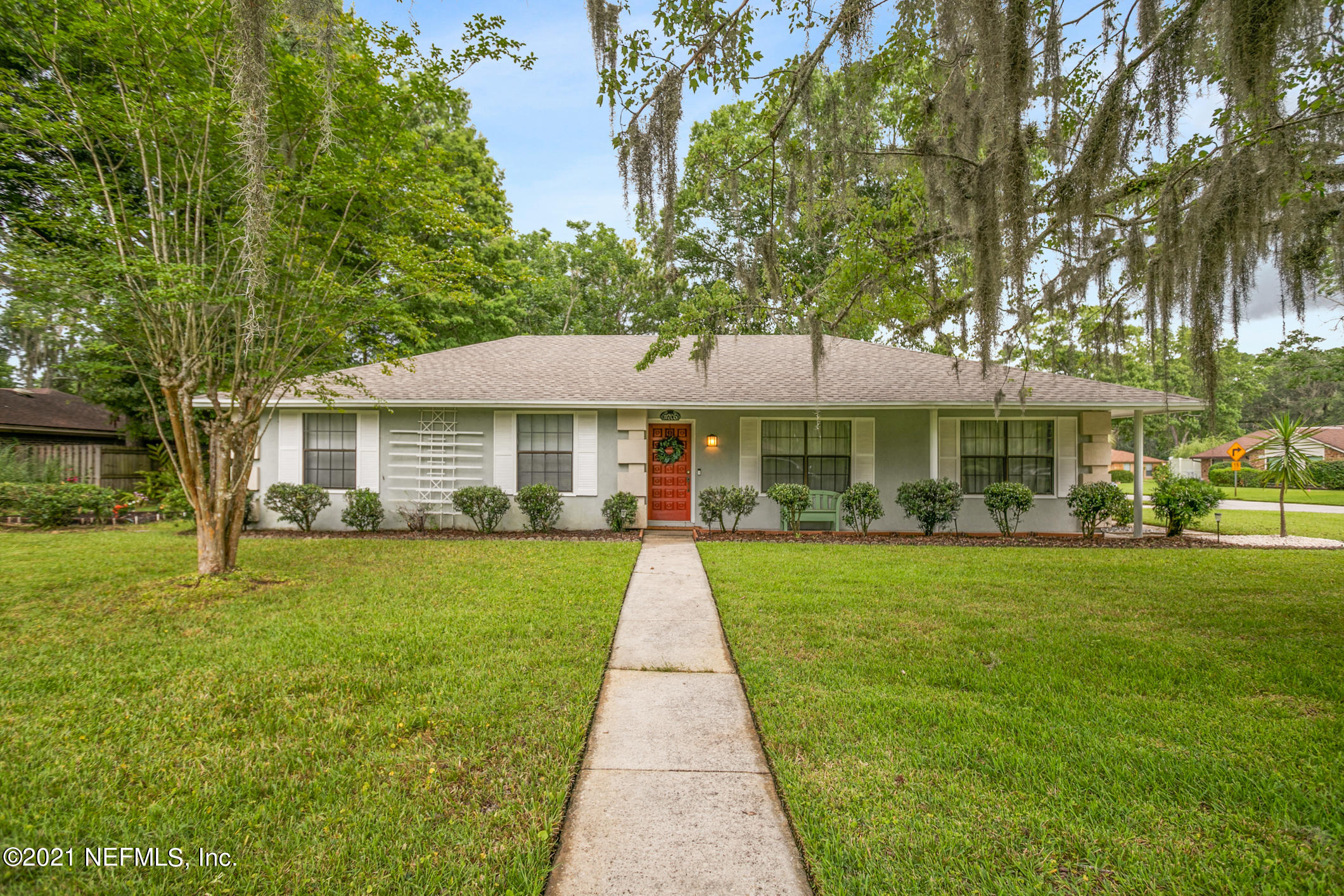 11705 Edinburgh Way Jacksonville, FL 32223 - Photo 4 of 33 a front view of a house with a yard