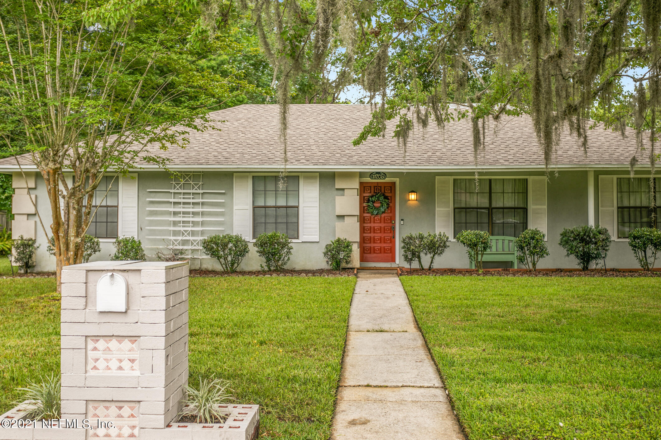 11705 Edinburgh Way Jacksonville, FL 32223 - Photo 5 of 33 a front view of a house with garden