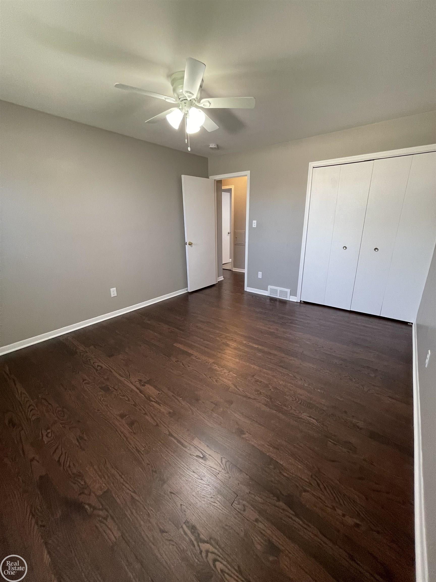 26404 Burg Road Warren, MI 48089 - Photo 16 of 35 50174300-c1cb4e8b-be18-44d0-8802-a94df1fc889c.JPG