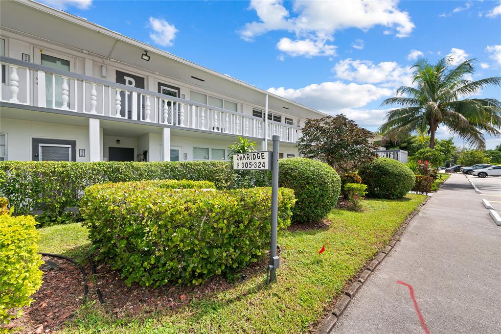 318 Oakridge R, Unit 318 Deerfield Beach, FL 33442 - Photo 22 of 26 a front view of a house with a garden