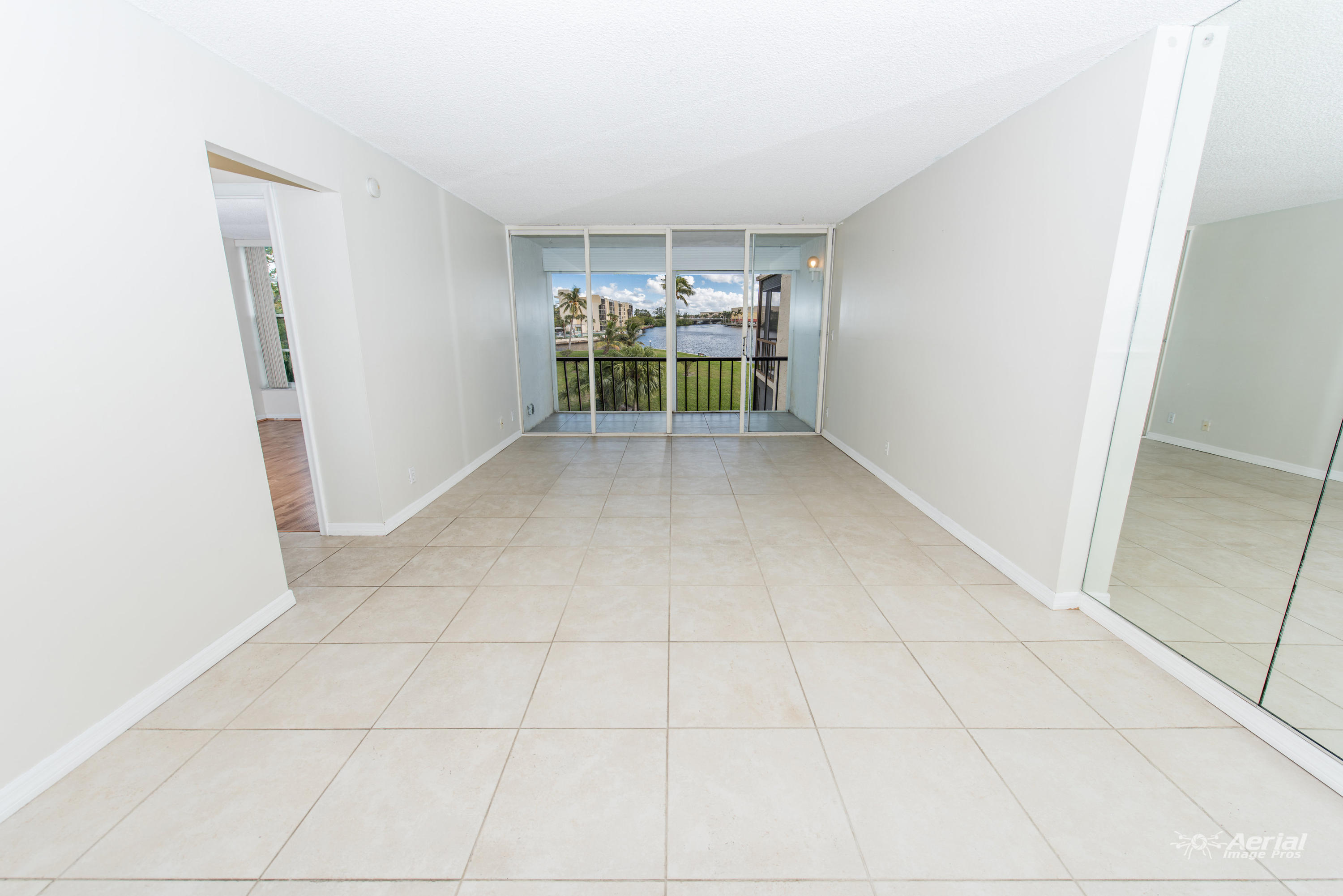 7 Royal Palm Way, Unit 3070 Boca Raton, FL 33432 - Photo 2 of 18 LivingRoom