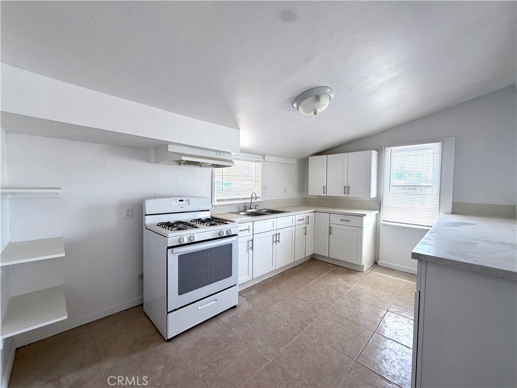 247 Stephen Street Colton, CA 92324 - Photo 3 of 15