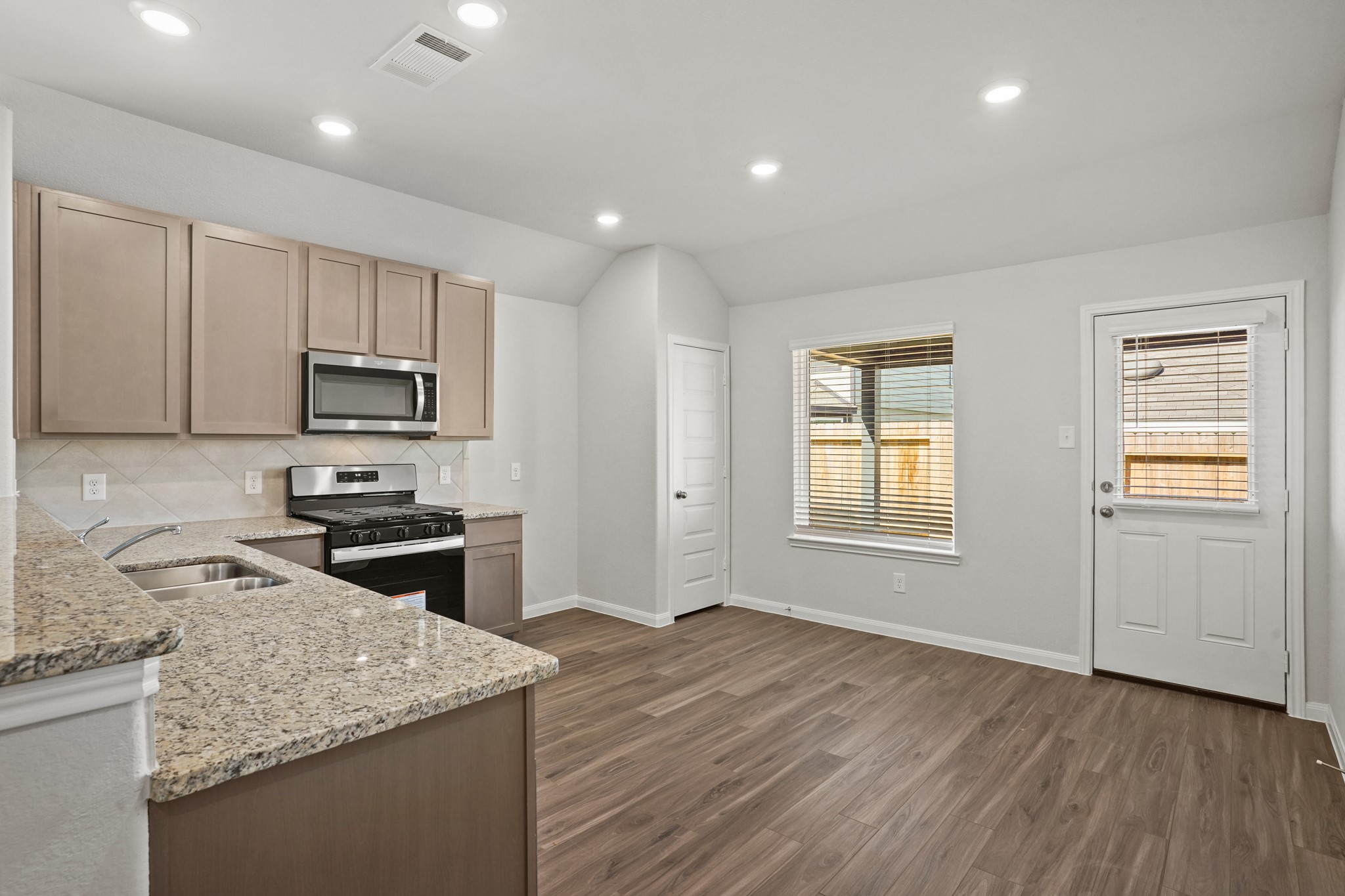 2336 Mooneye Court Conroe, TX 77384 - Photo 5 of 22