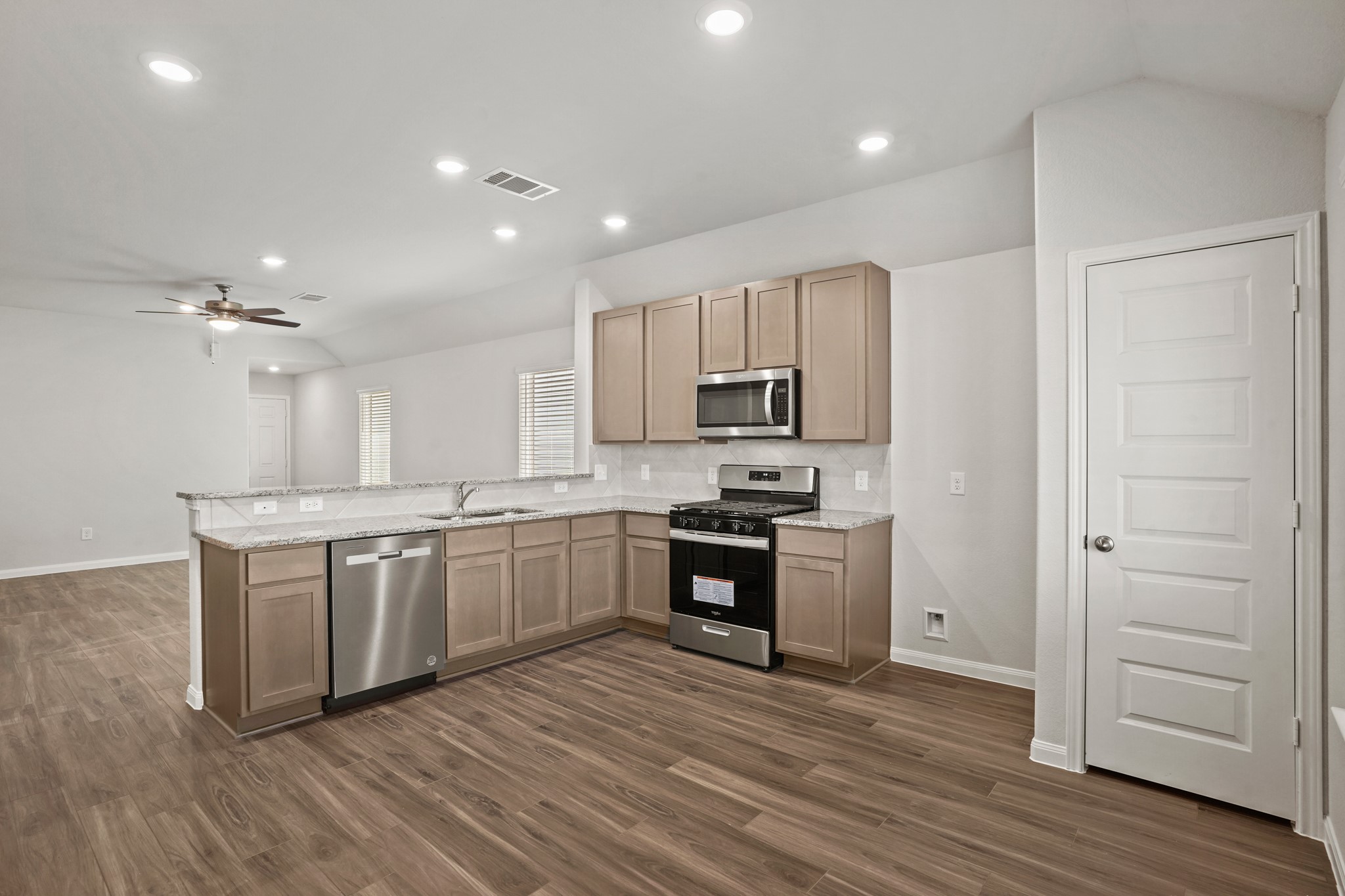 2336 Mooneye Court Conroe, TX 77384 - Photo 6 of 22