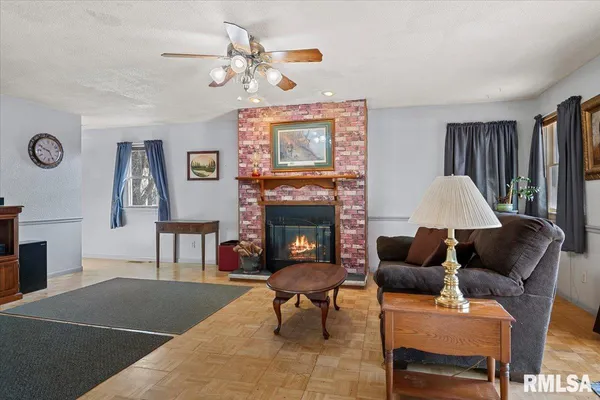 $80,000 | 406 South Benton Street, New Berlin, IL 62670