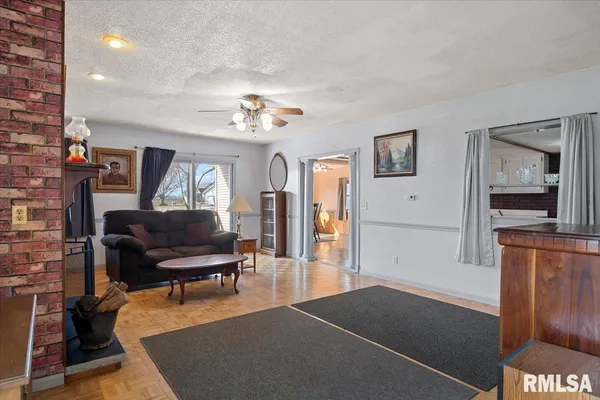 $80,000 | 406 South Benton Street, New Berlin, IL 62670