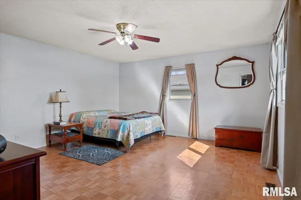 $80,000 | 406 South Benton Street, New Berlin, IL 62670