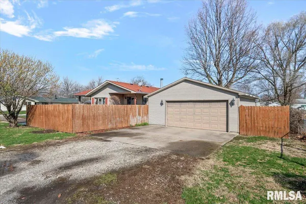 $80,000 | 406 South Benton Street, New Berlin, IL 62670