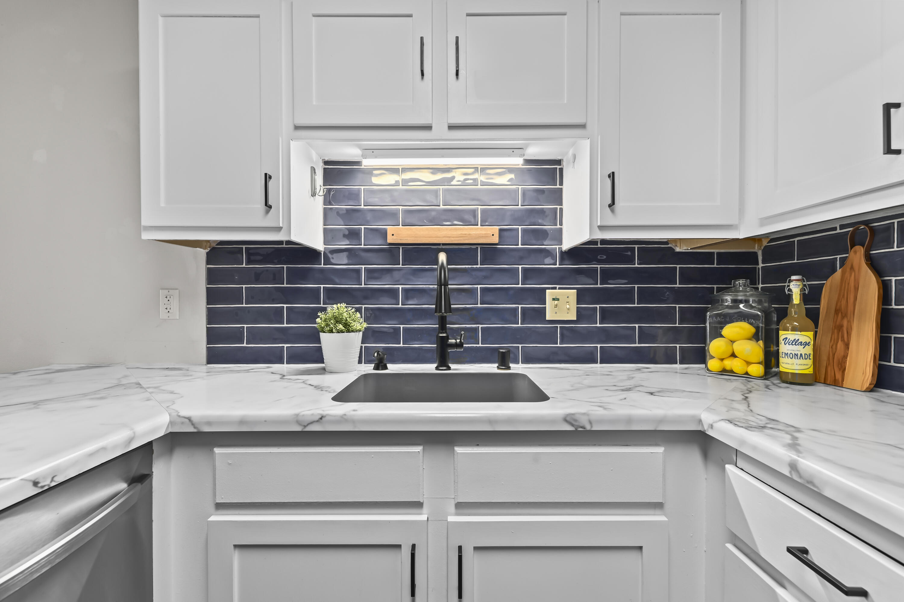 11957 West Appleton Avenue, Unit 5 Milwaukee, WI 53224 - Photo 8 of 31 EUP_6451