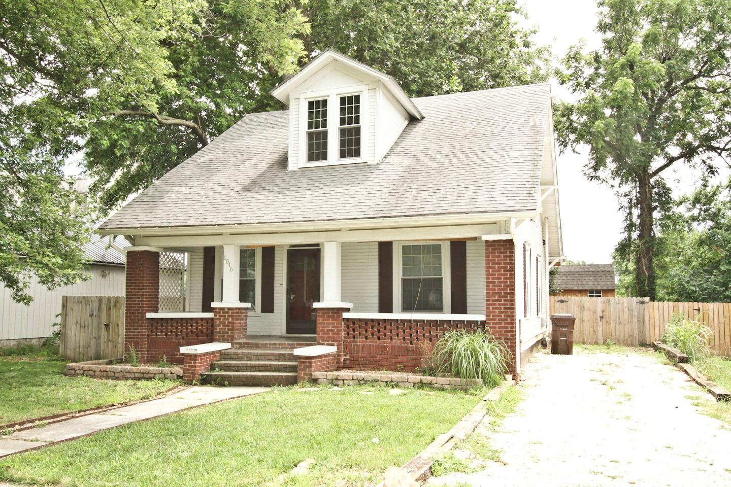 1016 West Chase Street Springfield, MO 65803 - Photo 1 of 1 Chase--69209