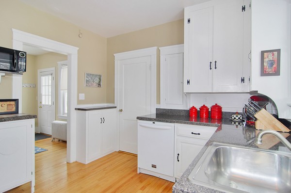229 Beverly Road Worcester, MA 01605 - Photo 10 of 27