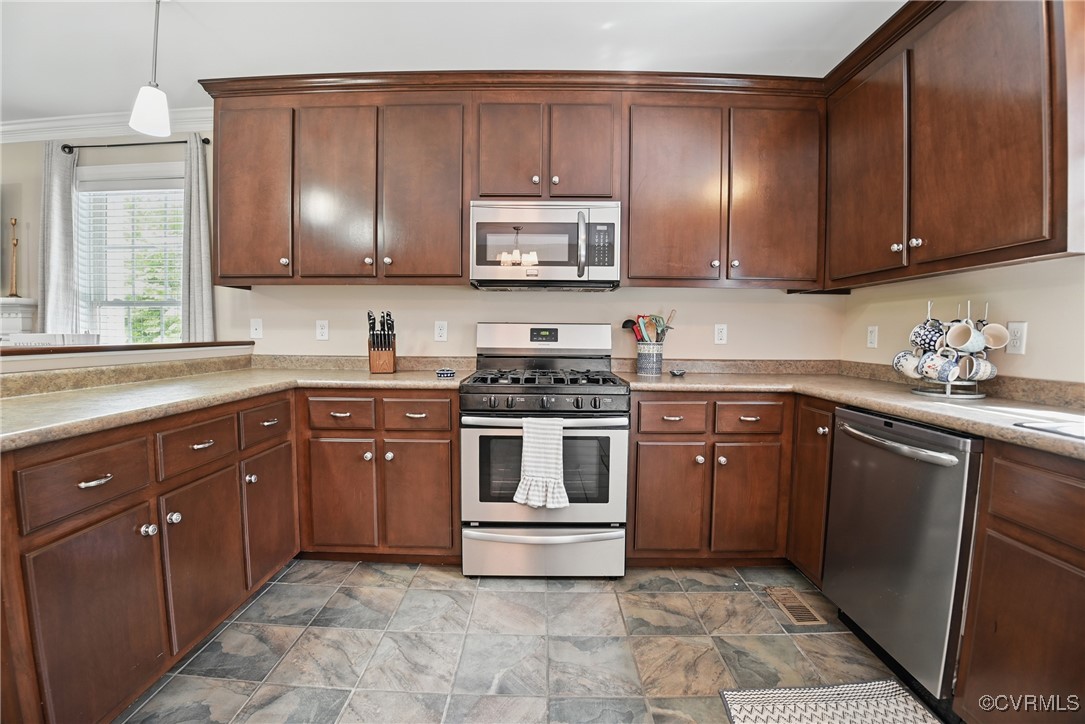 14609 Gatewood Road Dewitt, VA 23840 - Photo 8 of 25 Kitchen with stainless steel appliances, stone fin