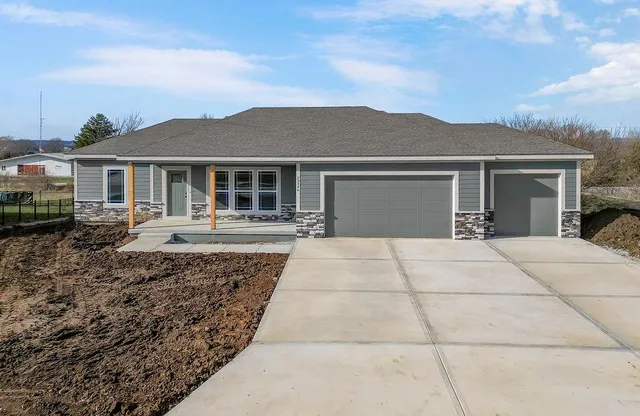 $519,000 | 29346 Palmer Drive, Paola, KS 66071