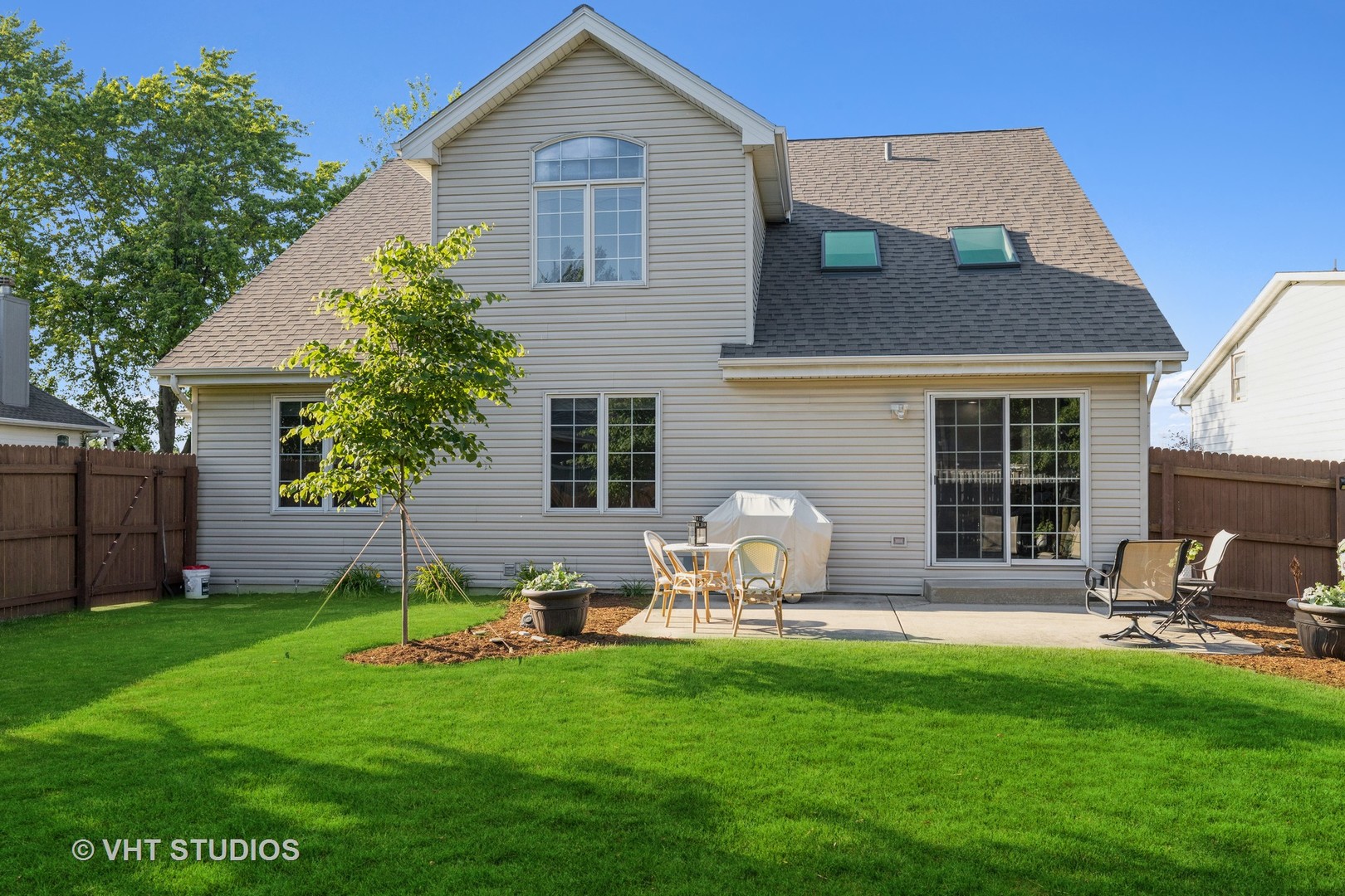2267 Caton Farm Road Crest Hill, IL 60403 - Photo 19 of 21 a front view of house with a garden and patio