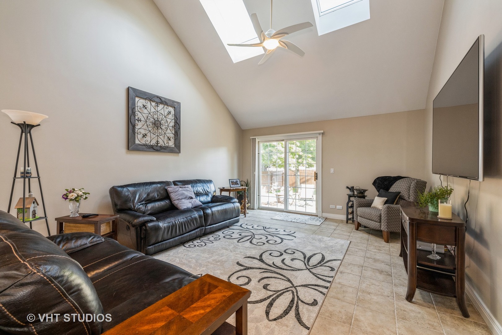 2267 Caton Farm Road Crest Hill, IL 60403 - Photo 3 of 21 a living room with furniture and a window