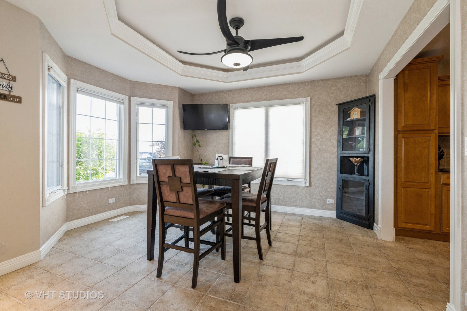 2267 Caton Farm Road Crest Hill, IL 60403 - Photo 6 of 21 a dining room with furniture and window