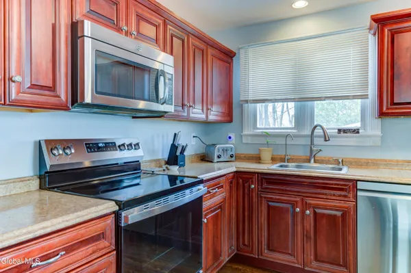 $249,900 | 21 Sharpe Avenue, North Greenbush, NY 12198