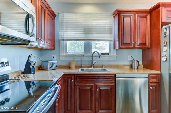 $249,900 | 21 Sharpe Avenue, North Greenbush, NY 12198